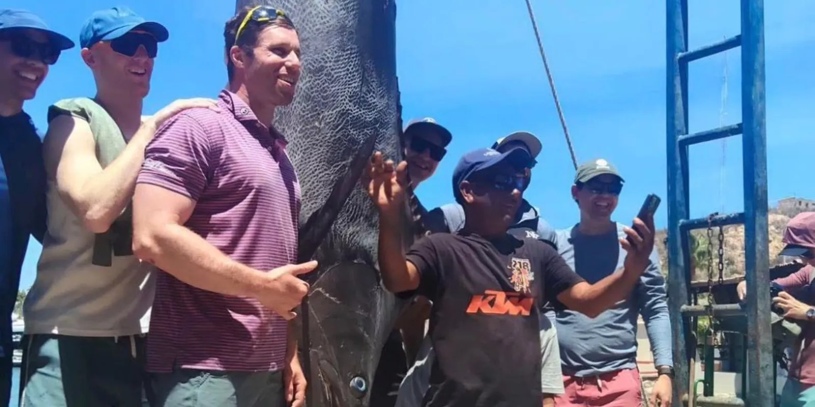 ­  La Captura de un Marlín de 700 Libras en Cabo San Lucas Reaviva la Historia de la Pesca Deportiva en Los Cabos
